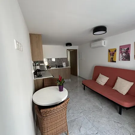 Luca Apts Napa Айя-Напа